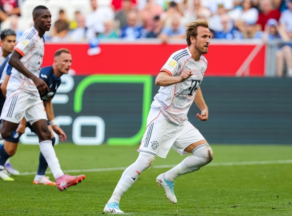 沙特也保持, 巴黎保持着, 次戴帽 沙特也保持, 巴黎保持着, 次戴帽