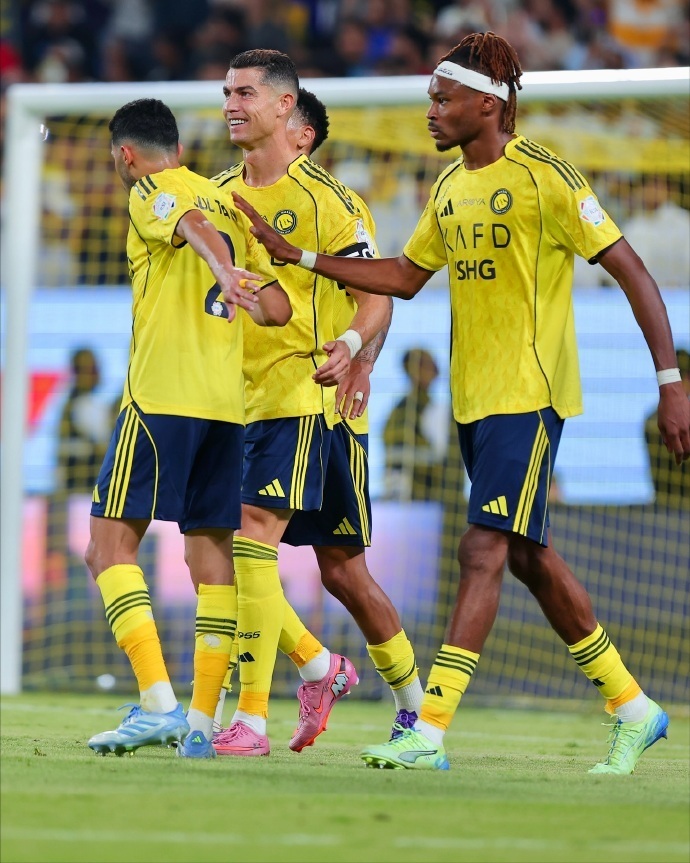 AA, 受瞩目的对, 次戴帽 AA, 受瞩目的对, 次戴帽